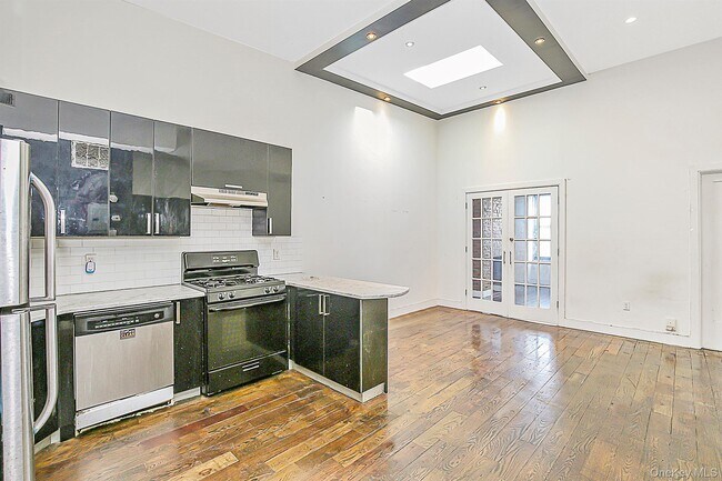 Building Photo - 99 Eldert St