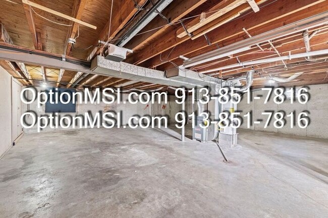 Building Photo - Spacious & Updated Duplex Near Downtown Overland Park!