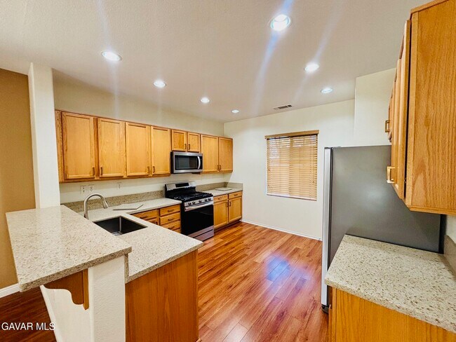 Building Photo - 5806 W Ave K-3