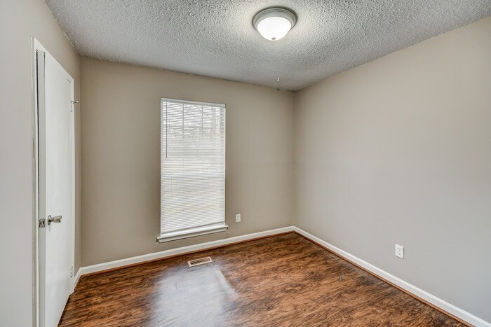 Building Photo - 375 Ridgewood Dr