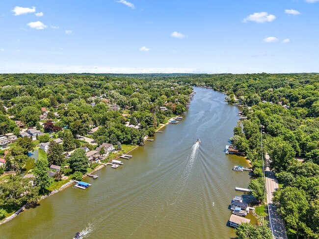 Building Photo - 1037 N Harrison St