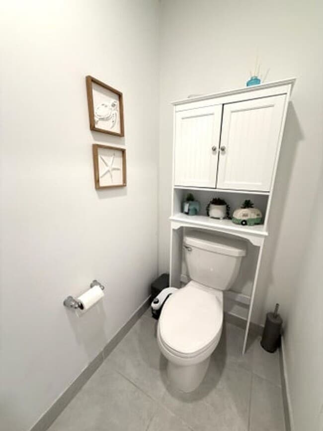 Building Photo - 1880 Grantham Ct