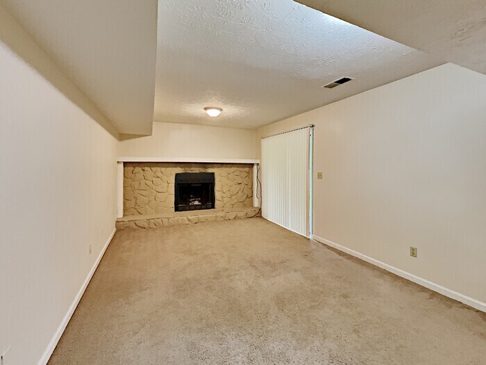 Building Photo - 8401 Beechwood Trce
