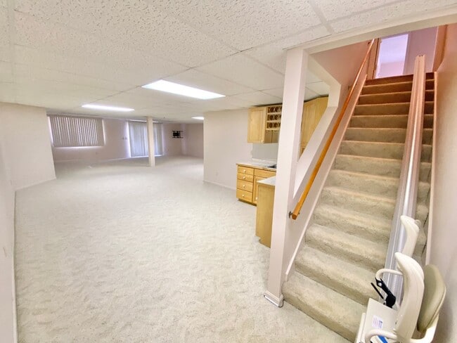 Building Photo - 3 Bedroom 2.5 Bathroom Condo in Williston