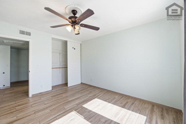 Building Photo - 2Bed/1.5Bath Townhouse at Olive Ave/63rd Ave! Ready for Immediate Move-In!