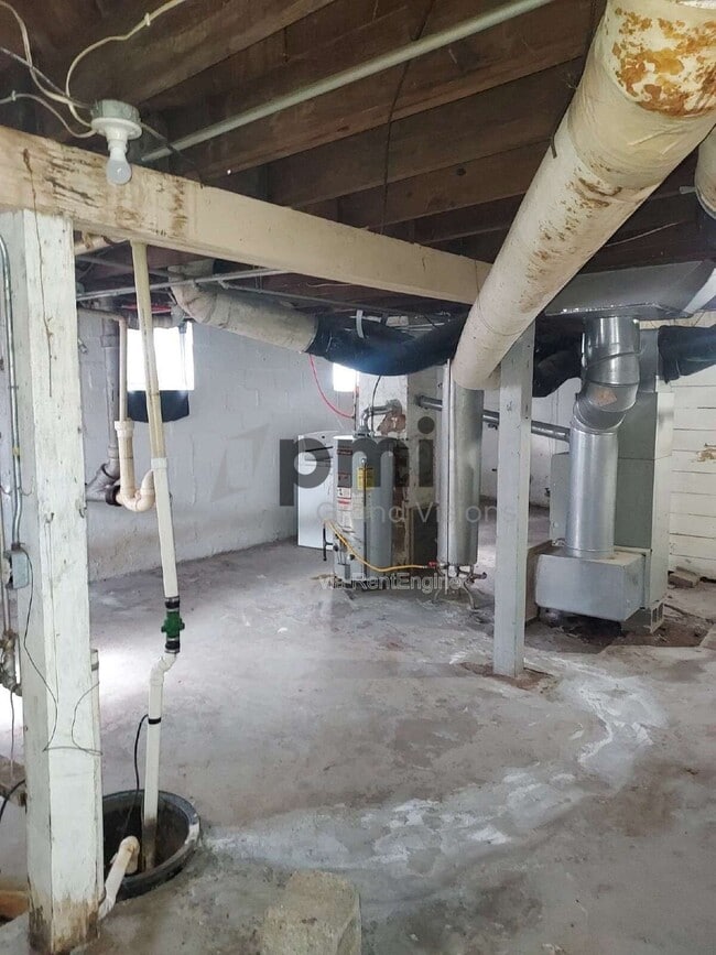 Building Photo - 2143 E Wood St