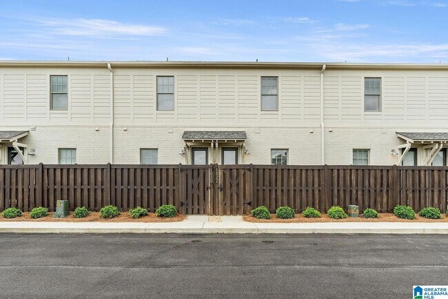 Building Photo - 1022 Windsor Dr
