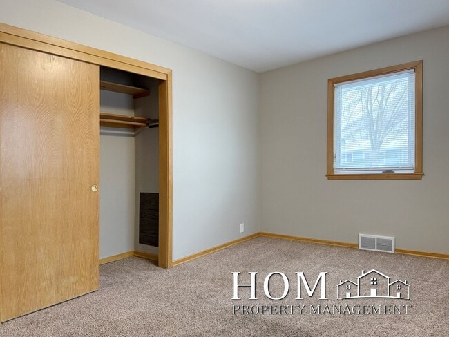 Building Photo - 109 Pfau St