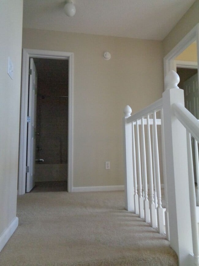 Building Photo - Wakefield Subdivision!!  END UNIT