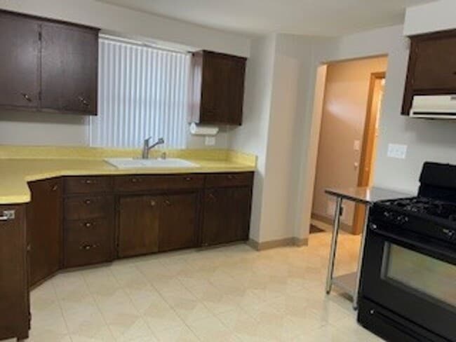 Building Photo - Charming 3 Bedroom, 1.5 Bath Home on the South Side of Kenosha