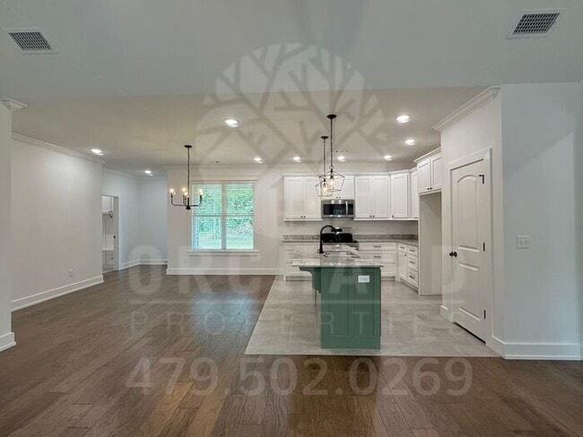 Building Photo - Bella Vista Single-Family Home- 2 Bed/ 2 B...