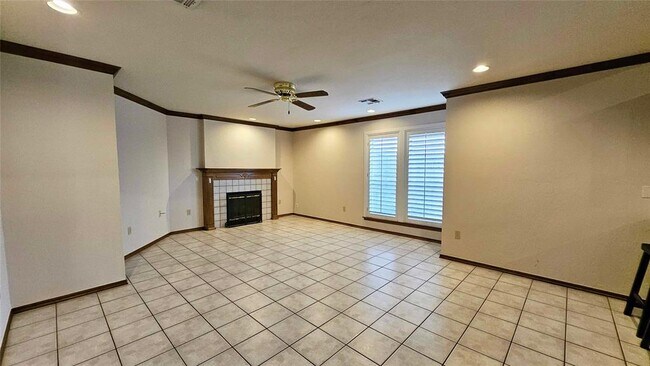 Building Photo - 1225 NW 198th St