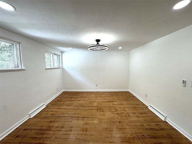 Building Photo - 609 N Nanticoke Ave