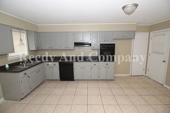 Building Photo - 3685 Bryn Mawr Dr