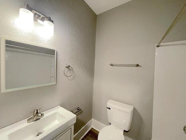 Building Photo - 18 Iowa St