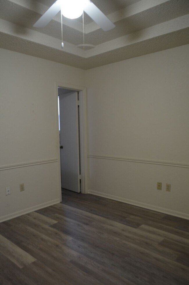 Building Photo - 104 Spur Dr