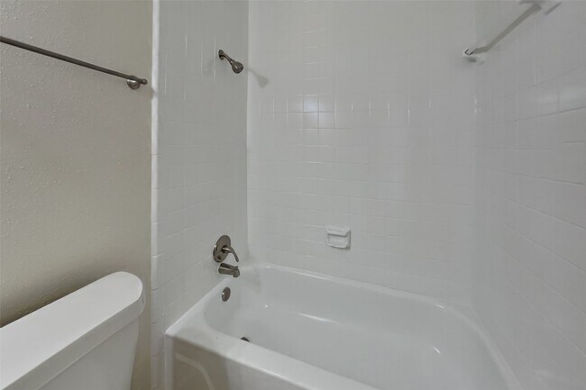 Building Photo - 2631 Sherwood Hollow Ln