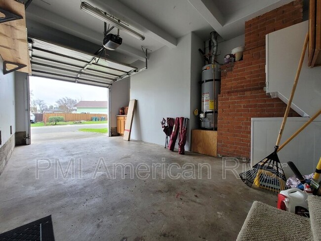 Building Photo - 5805 Dotmar Way