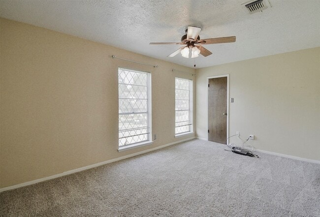 Building Photo - 13915 Roundstone Ln