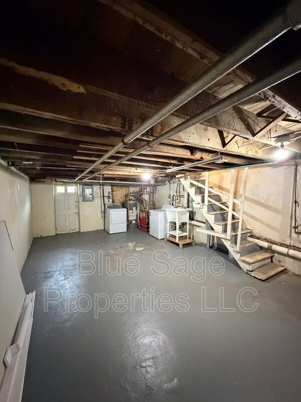Building Photo - 413 E Baltimore Ave