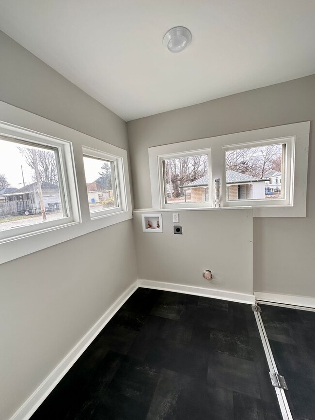 Building Photo - Updated 2-Bedroom Home with Modern Upgrade...