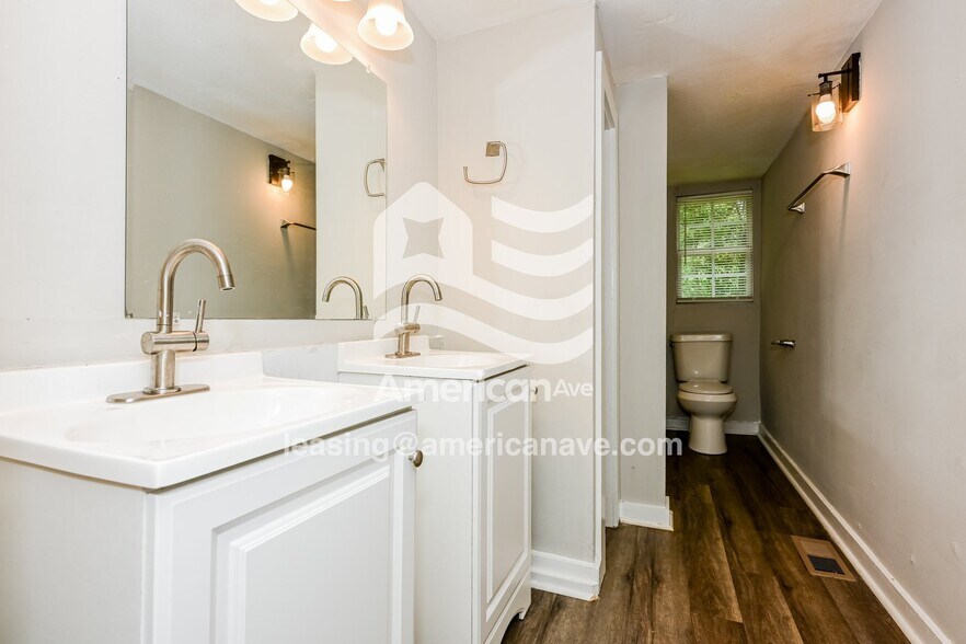 Building Photo - 214 Peachtree St