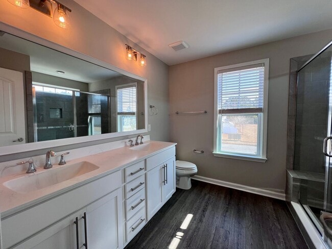 Building Photo - 3 bed/2.5 bath at end unit townhome in Berkeley Walk at Savannah Quarters with garage