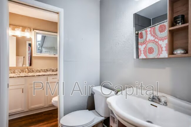 Building Photo - 1917 N Edgemoor St