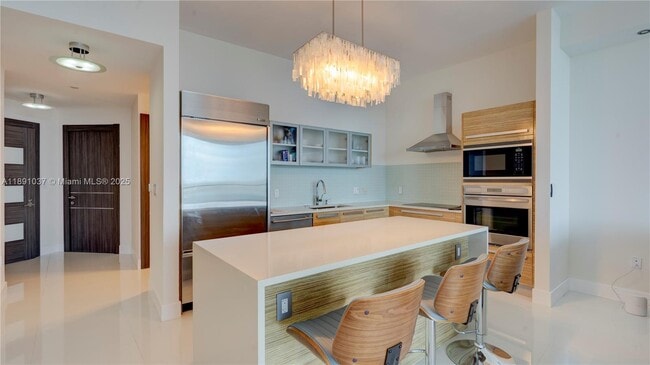 Building Photo - 2020 N Bayshore Dr