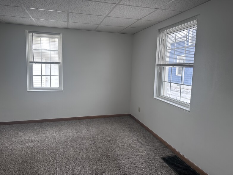 living room - 633 W 26th St