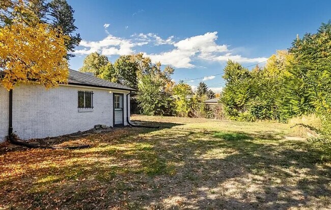 Building Photo - 2090 S Wolff St