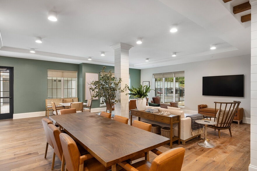 Clubhouse - Album Summit Pines