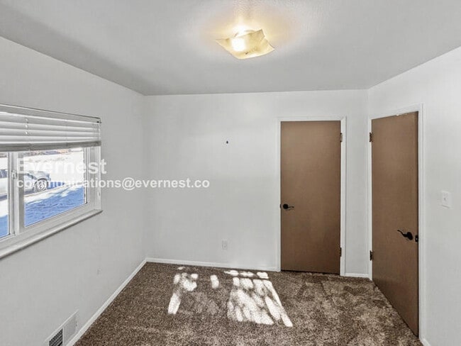 Building Photo - 6822 Moore St