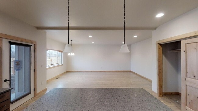 Building Photo - Townhome by the Park - Spacious 2 Car Gara...
