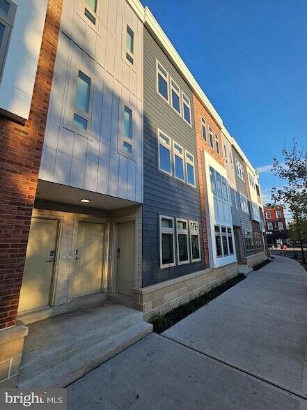 Building Photo - 200 Hamilton Ave