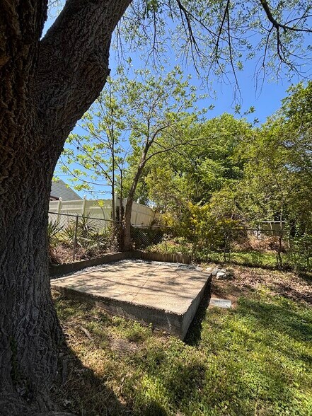 Building Photo - 620 Massey Ave