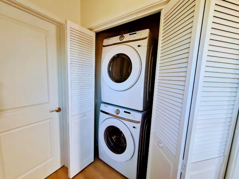 Building Photo - 1567 Rebel Way