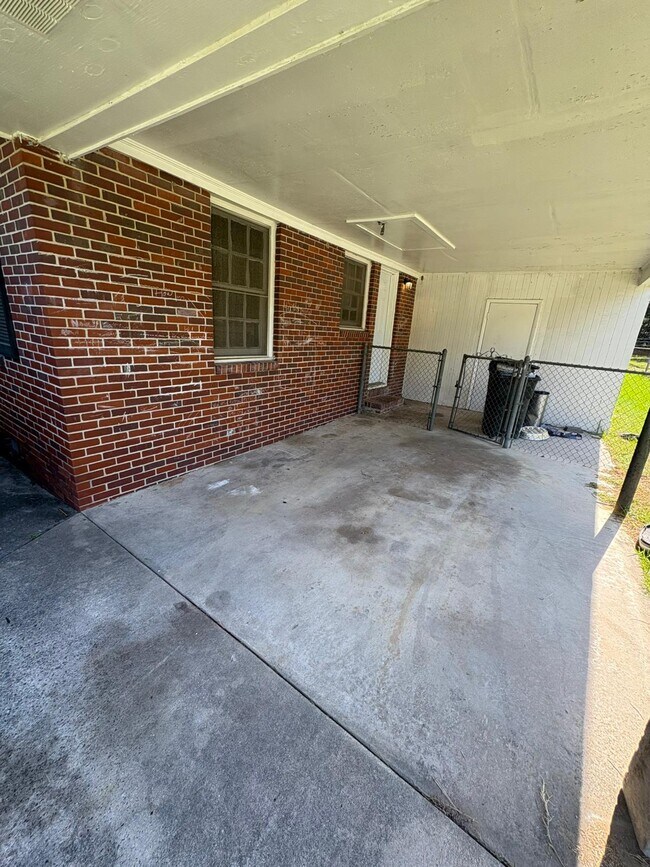Building Photo - 4322 Fairfax Dr