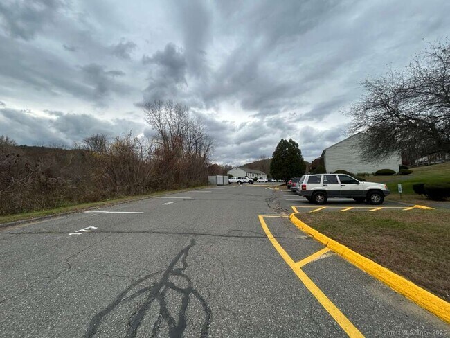 Building Photo - 177 Aspetuck Vlg