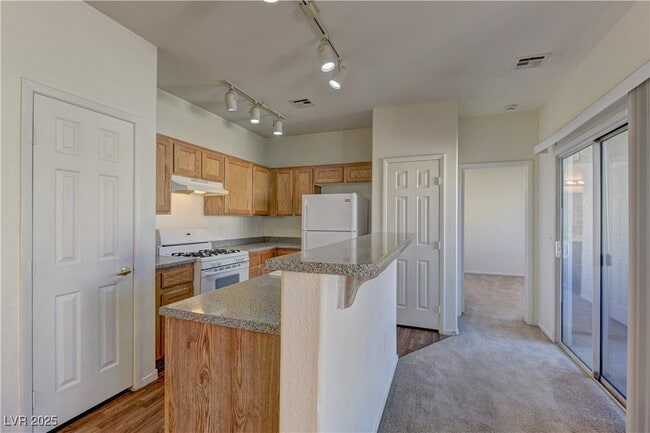 Building Photo - 6170 E Sahara Ave