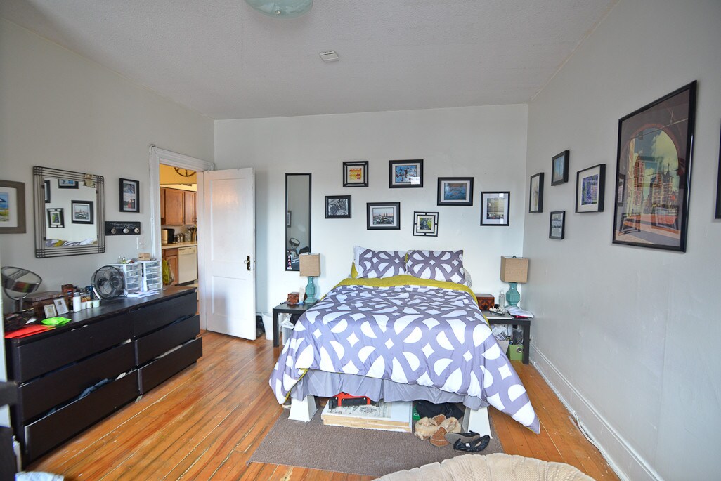 Building Photo - 18 Glenville Ave