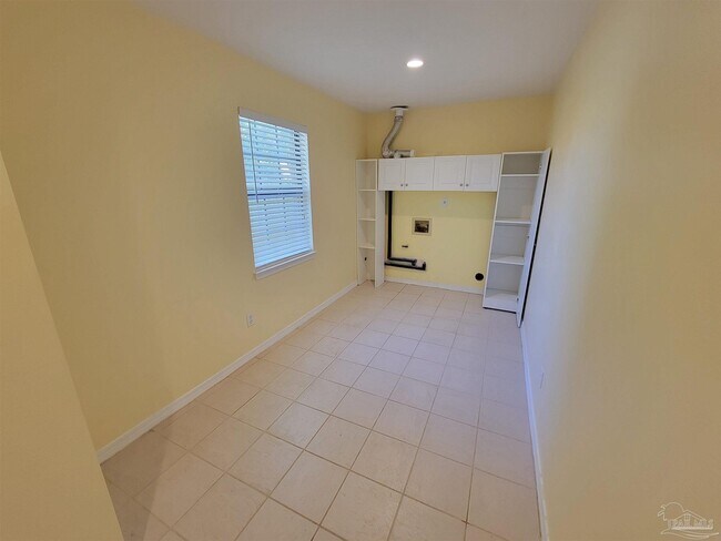 Building Photo - 1306 Pine Hill Cir