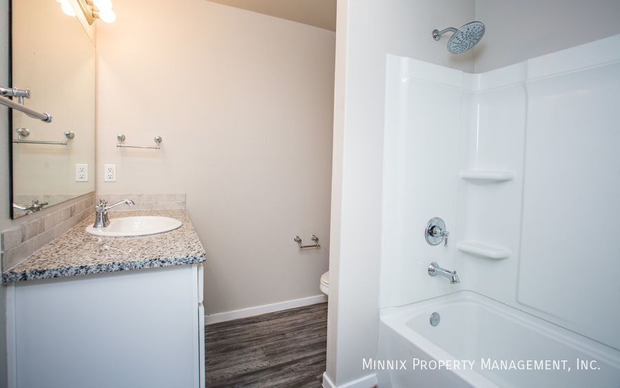 Building Photo - 921 Tulane St