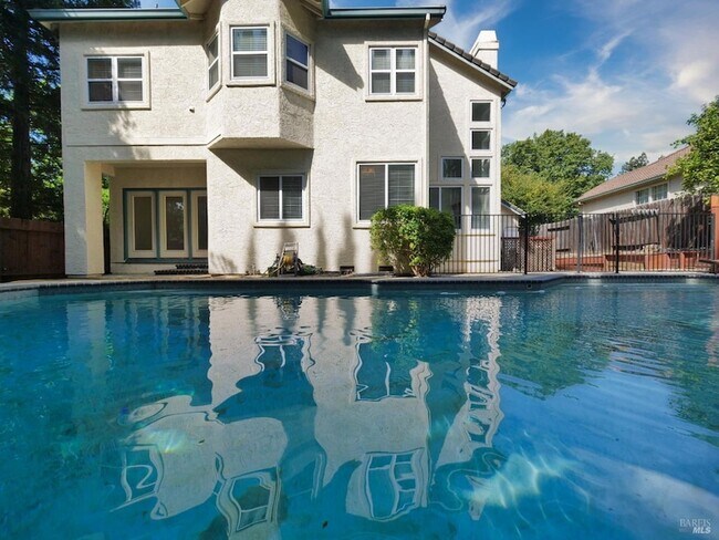 Building Photo - 3500 Crownridge Dr