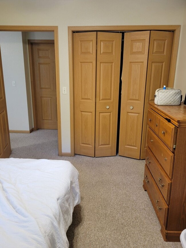 Building Photo - 5 Bedroom Duplex Unit