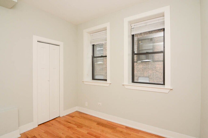 Building Photo - 622 W Oakdale Ave