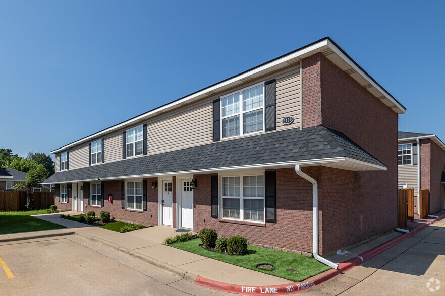 Primary Photo - Jayel Luxury Townhomes