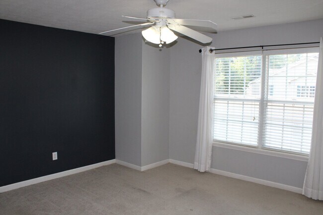 Building Photo - 14943 Lenox Dr