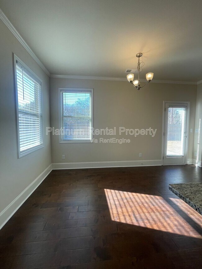 Building Photo - 4425 Huron Dr