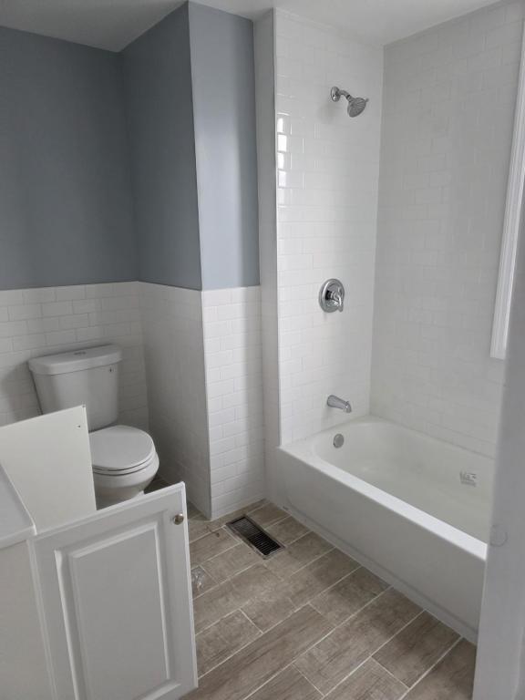 Building Photo - 128 Market St